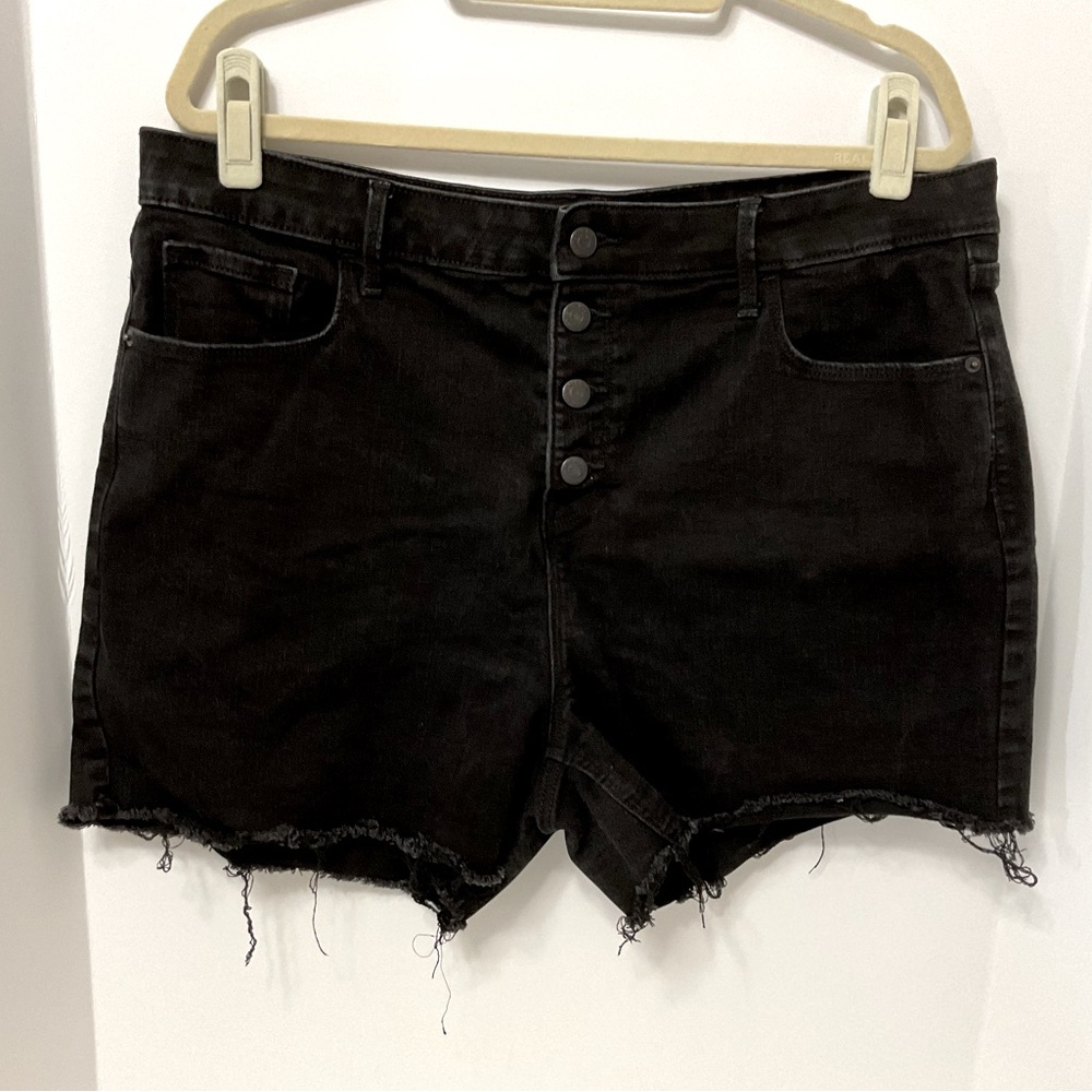 OLD NAVY BLACK DISTRESSED BUTTON FLY SHORTS - SZ 18